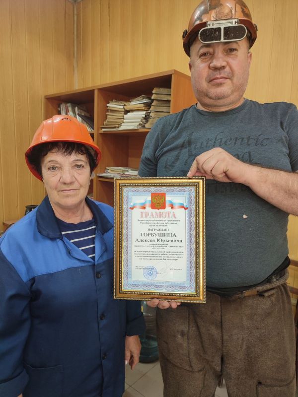 «Выбирай свое»: Координатор партпроекта вручил грамоты работникам «Лугастали» и Стахановского завода ферросплавов «Выбирай свое»: Координатор партпроекта вручил грамоты работникам «Лугастали» и Стахановского завода ферросплавов