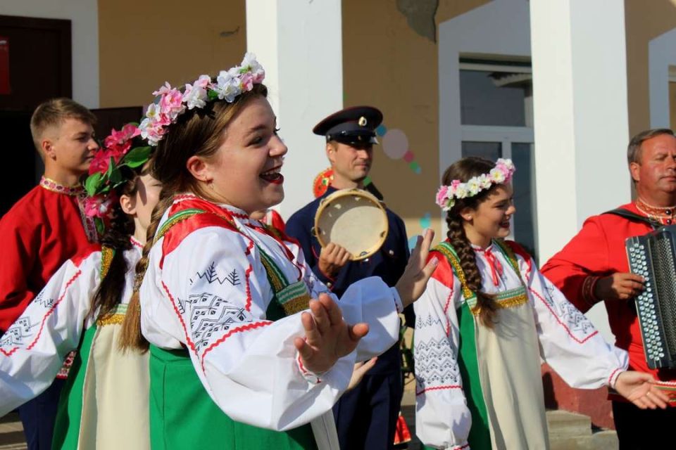 Жители Сахалинской, Самарской, Воронежской областей и Дагестана подали заявки в Минкульт ЛНР по программе "Земский работник культуры"