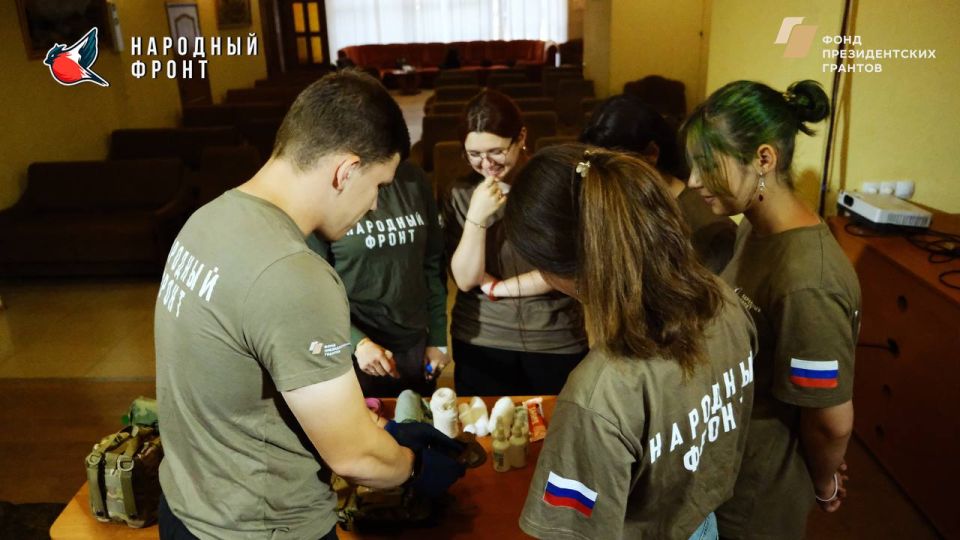 Сегодня в нашем штабе Молодёжки НФ прошла познавательная лекция и практическое занятие по комплектации правильной аптечки! Сегодня в нашем штабе Молодёжки НФ прошла познавательная лекция и практическое занятие по комплектации правильной аптечки!