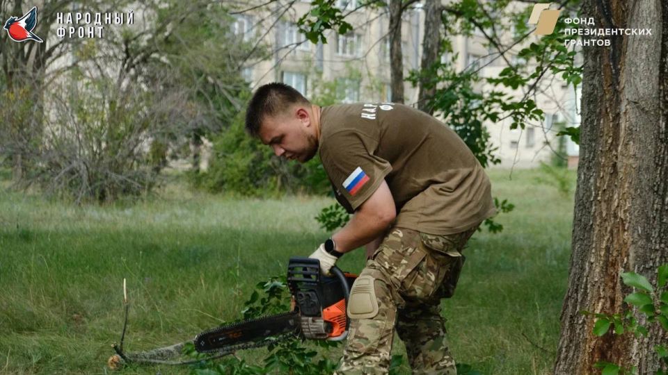 Молодёжка НФ совместно с РИК Народного фронта устроили генеральную уборку в парке Луганской республиканской больницы! 6 гектаров превратили в оазис чистоты и порядка! Молодёжка НФ совместно с РИК Народного фронта устроили генеральную уборку в парке Луганской республиканской больницы! 6 гектаров превратили в оазис чистоты и порядка!