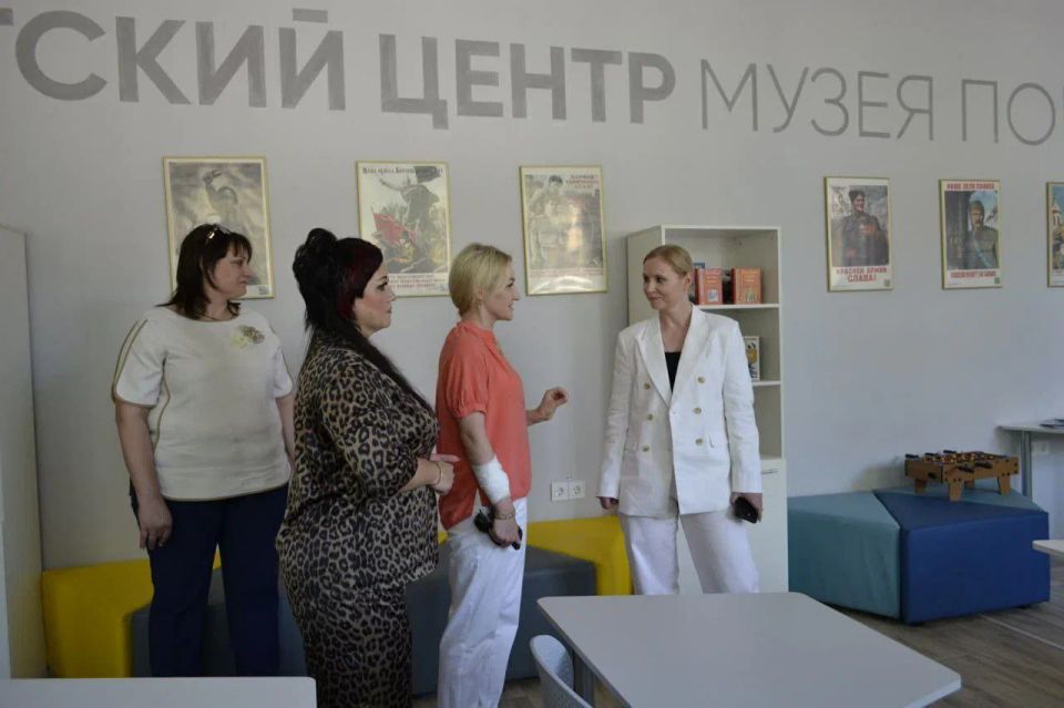 Анна Рослякова посетила агрофирму, спортивный комплекс и дом культуры в Марковском муниципальном округе Анна Рослякова посетила агрофирму, спортивный комплекс и дом культуры в Марковском муниципальном округе