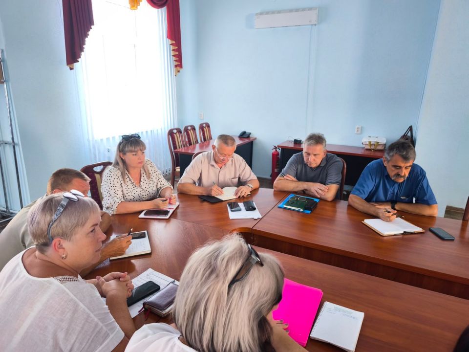 Сегодня временно исполняющий полномочия Главы Краснодонского муниципального округа Анна Гончарова провела расширенное аппаратное совещание с руководителями структурных подразделений Администрации и руководителями отделов и... Сегодня временно исполняющий полномочия Главы Краснодонского муниципального округа Анна Гончарова провела расширенное аппаратное совещание с руководителями структурных подразделений Администрации и руководителями отделов и...
