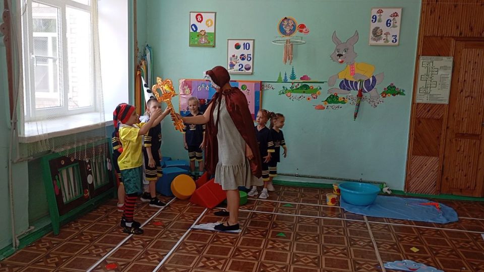 В рамках Всероссийской акции "Безопасность детства" в Ровеньковском детском саду "Ивушка" прошел игровой познавательный квест для детей и родителей "В поисках Мальвины-разумницы" В рамках Всероссийской акции "Безопасность детства" в Ровеньковском детском саду "Ивушка" прошел игровой познавательный квест для детей и родителей "В поисках Мальвины-разумницы"