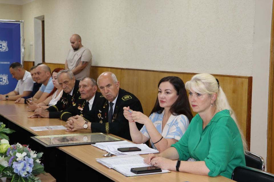Донбасс славен людьми: в Стаханове подвели итоги визита ветеранов шахтерского труда в Москву Донбасс славен людьми: в Стаханове подвели итоги визита ветеранов шахтерского труда в Москву