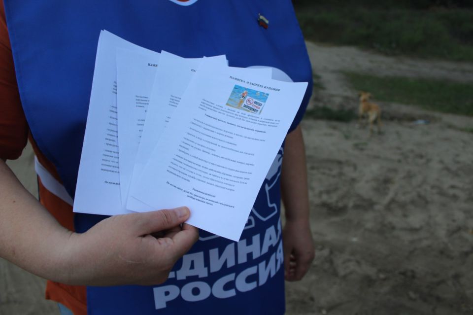 Единороссы Славяносербщины совместно с начальником отдела по делам гражданской обороны, чрезвычайных ситуаций, территориальной безопасности и восстановления администрации Екатериной Беляевой и инспектором пожарного надзора... Единороссы Славяносербщины совместно с начальником отдела по делам гражданской обороны, чрезвычайных ситуаций, территориальной безопасности и восстановления администрации Екатериной Беляевой и инспектором пожарного надзора...