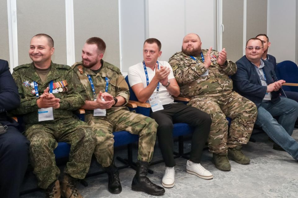 Финалисты проекта «Герои Луганщины» встретились с наставниками из органов власти республики Финалисты проекта «Герои Луганщины» встретились с наставниками из органов власти республики