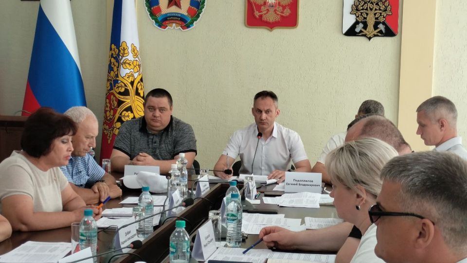 Состоялась XXXIII заседание I созыва Совета городского округа муниципальное образование городской округ город Ровеньки, на которой присутствовал Глава городского округа город Ровеньки Андрей Рубанцов Состоялась XXXIII заседание I созыва Совета городского округа муниципальное образование городской округ город Ровеньки, на которой присутствовал Глава городского округа город Ровеньки Андрей Рубанцов