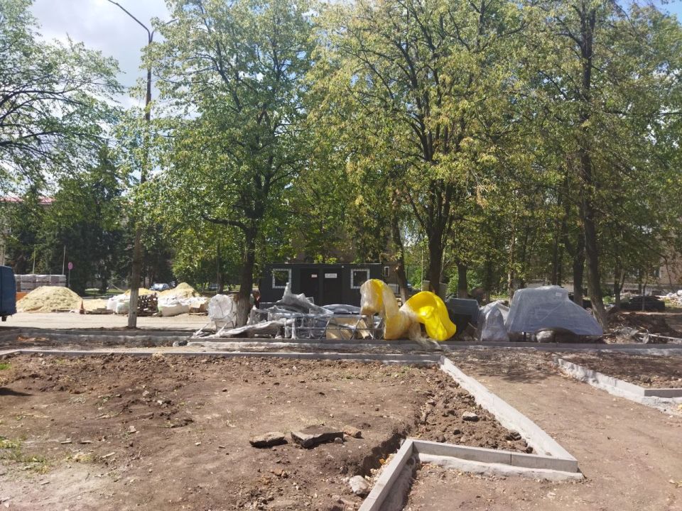 Реализация проекта «Каштановая аллея» в городе Ровеньки продолжается. Работы выполняет ООО «Дорснаб» Реализация проекта «Каштановая аллея» в городе Ровеньки продолжается. Работы выполняет ООО «Дорснаб»