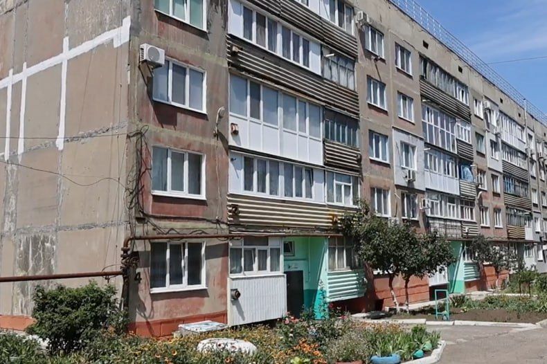 Красноярские строители активно восстанавливают кровли многоквартирных домов в Свердловском муниципалитете Красноярские строители активно восстанавливают кровли многоквартирных домов в Свердловском муниципалитете