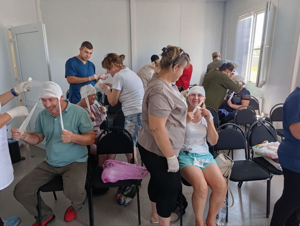 Специалисты Луганского центра медицины катастроф обучили первой помощи группу медперсонала Ровеньковской горбольницы Специалисты Луганского центра медицины катастроф обучили первой помощи группу медперсонала Ровеньковской горбольницы