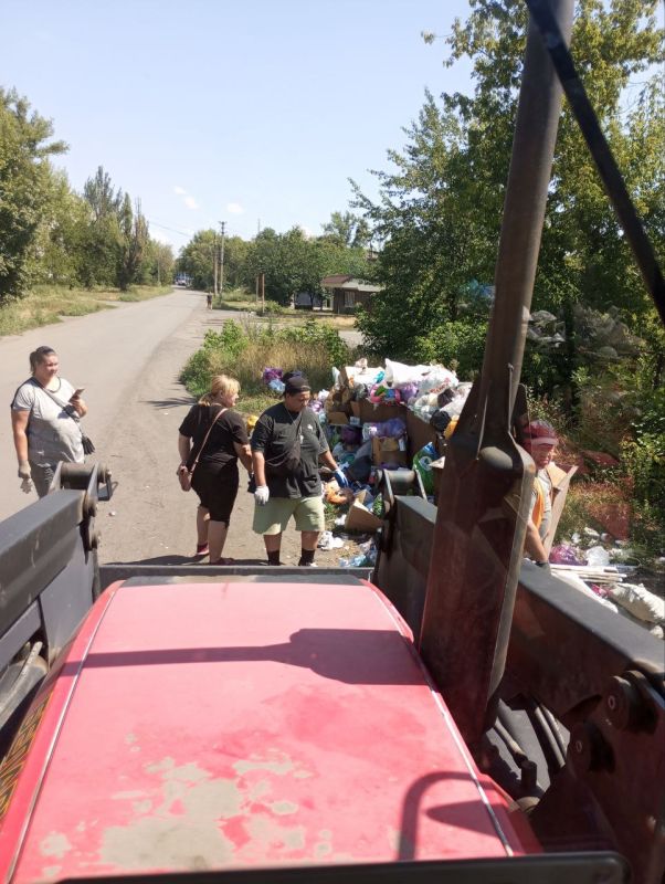 В Ровеньках продолжается ликвидация несанкционированных свалок мусора В Ровеньках продолжается ликвидация несанкционированных свалок мусора