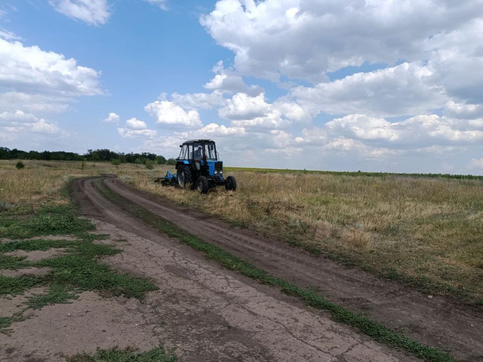 21 .07.2025 г.на территории Широковского отдела жизнеобеспечения проведены работы по созданию противопожарных минерализованных полос в населённых пунктах: 21 .07.2025 г.на территории Широковского отдела жизнеобеспечения проведены работы по созданию противопожарных минерализованных полос в населённых пунктах: