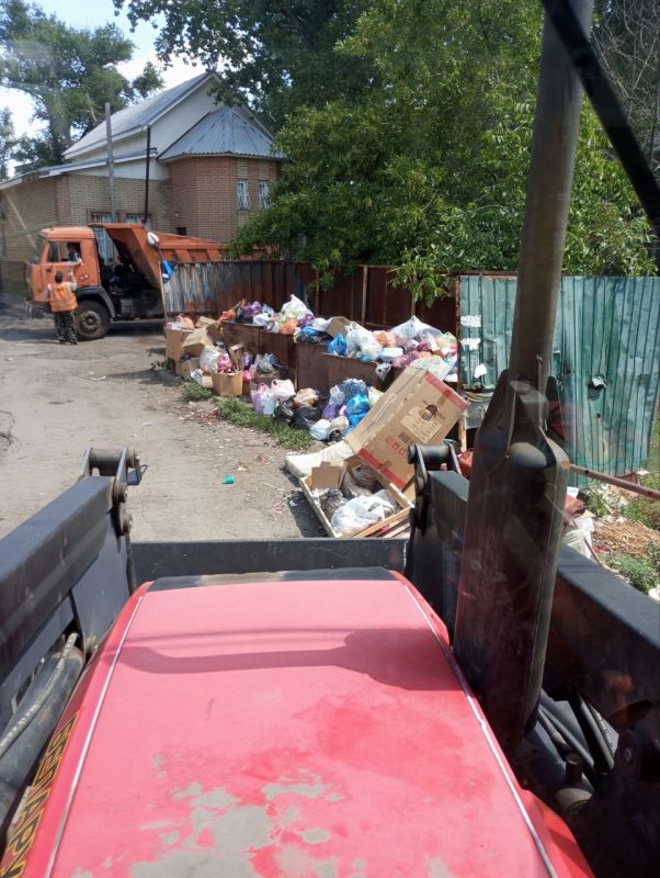 В Ровеньках продолжается ликвидация несанкционированных свалок мусора В Ровеньках продолжается ликвидация несанкционированных свалок мусора