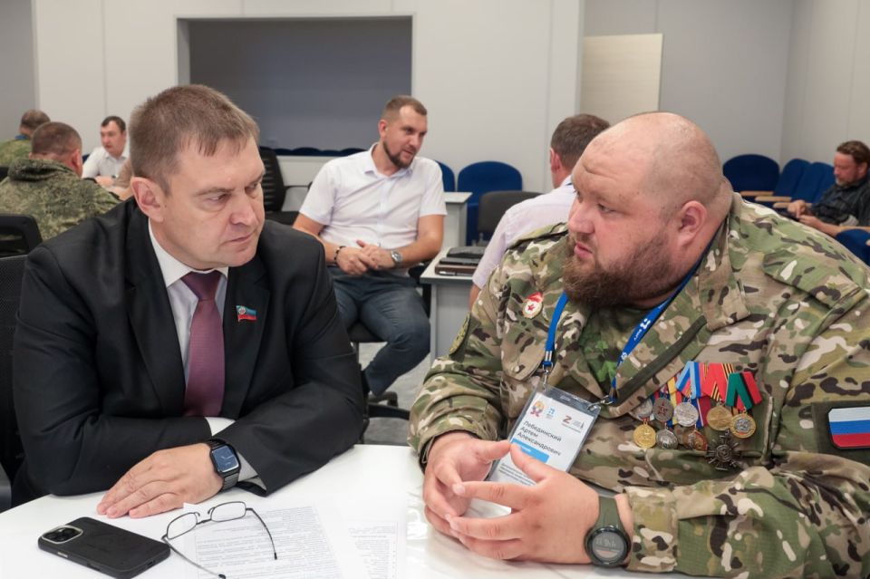 Финалисты проекта «Герои Луганщины» встретились с наставниками из органов власти республики Финалисты проекта «Герои Луганщины» встретились с наставниками из органов власти республики
