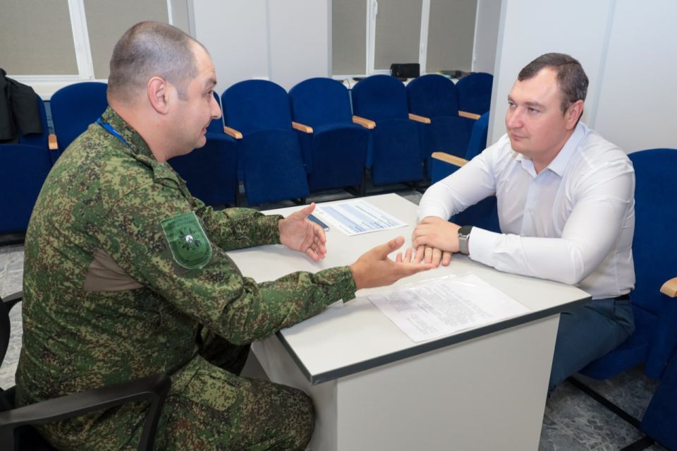 Финалисты проекта «Герои Луганщины» встретились с наставниками из органов власти республики Финалисты проекта «Герои Луганщины» встретились с наставниками из органов власти республики