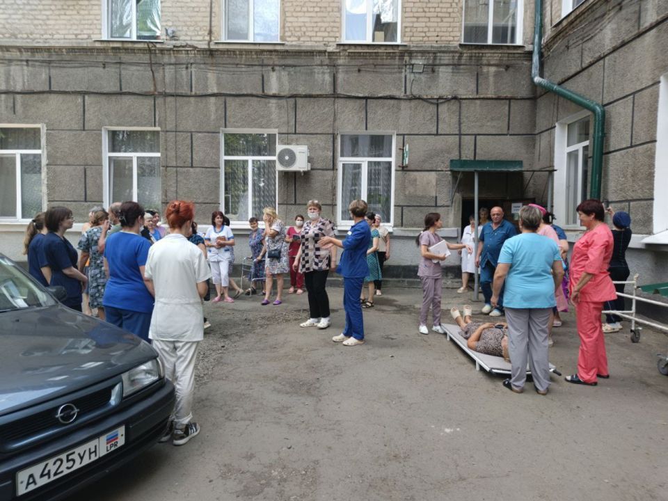 Безопасность превыше всего: В Краснолучской ГБ "Известий" прошли противопожарные учения Безопасность превыше всего: В Краснолучской ГБ "Известий" прошли противопожарные учения