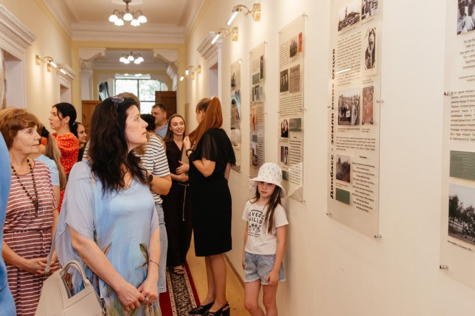 В Луганской государственной академии культуры и искусств открылась стендовая выставка, посвященная 110-летию Михаила Матусовского В Луганской государственной академии культуры и искусств открылась стендовая выставка, посвященная 110-летию Михаила Матусовского