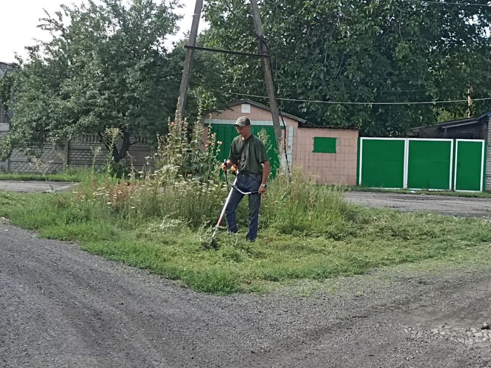 Работниками отдела жизнеобеспечения пгт Новодарьевка выполнены работы по уборке бытового мусора на центральной площади поселка, остановке общественного транспорта по ул. Вокзальная, в парках по ул. Свердлова и... Работниками отдела жизнеобеспечения пгт Новодарьевка выполнены работы по уборке бытового мусора на центральной площади поселка, остановке общественного транспорта по ул. Вокзальная, в парках по ул. Свердлова и...