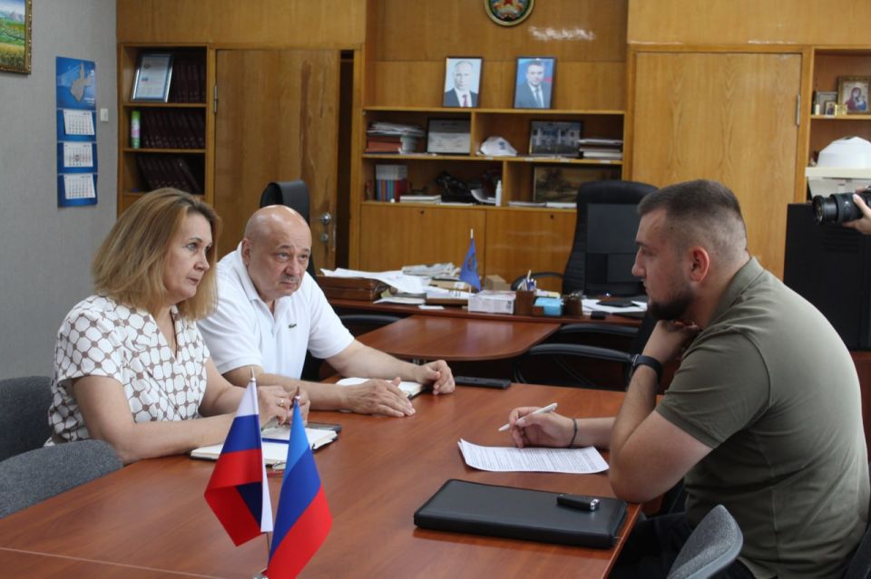 Министр молодежной политики ЛНР Михаил Голубович с рабочим визитом посетил город Кировск Министр молодежной политики ЛНР Михаил Голубович с рабочим визитом посетил город Кировск