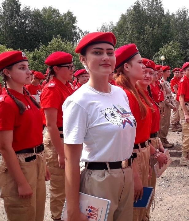 Школьница из Алчевска стала лучшим юнармейцем взвода патриотического слёта на Вологодчине Школьница из Алчевска стала лучшим юнармейцем взвода патриотического слёта на Вологодчине