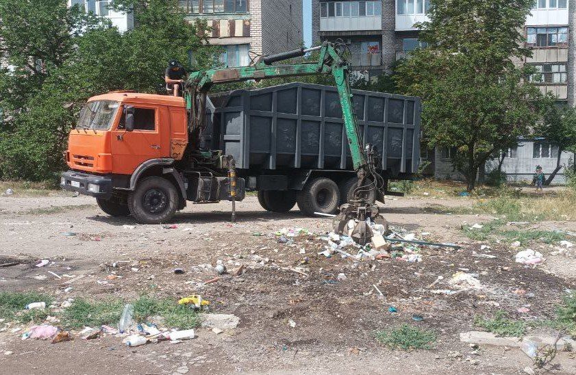 Коммунальные службы проводят работы на территории города Коммунальные службы проводят работы на территории города