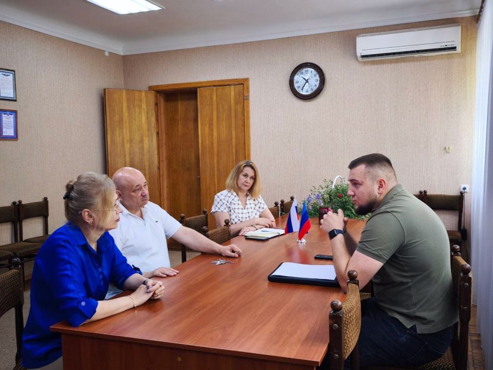 Министр молодежной политики ЛНР Михаил Голубович с рабочим визитом посетил город Кировск Министр молодежной политики ЛНР Михаил Голубович с рабочим визитом посетил город Кировск