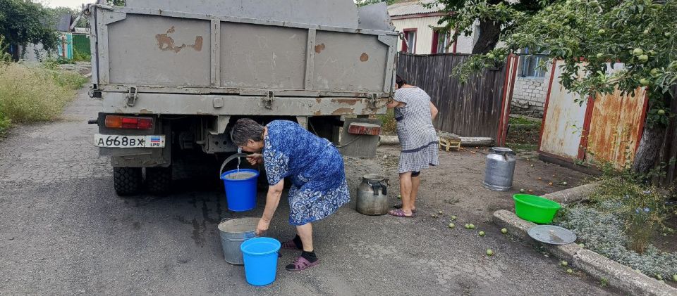 В результате проведения ремонтных работ на водоводе «Курган — пгт.Новодарьевка» и в связи с перебоями в водоснабжении, жители ул. Веселая и ул. Советская пгт. Новодарьевка остаются без централизованного водоснабжения В результате проведения ремонтных работ на водоводе «Курган — пгт.Новодарьевка» и в связи с перебоями в водоснабжении, жители ул. Веселая и ул. Советская пгт. Новодарьевка остаются без централизованного водоснабжения