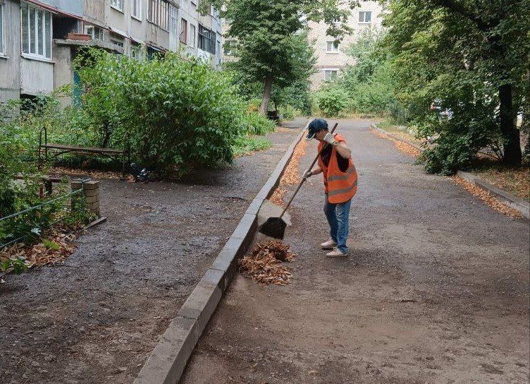 Коммунальные службы проводят работы на территории города Коммунальные службы проводят работы на территории города