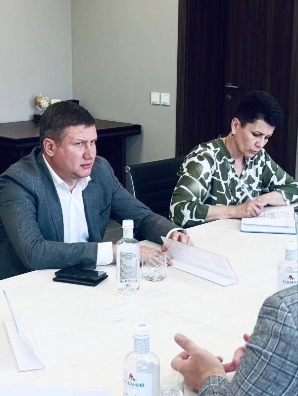 В Минпромторге ЛНР обсудили возможность запуска пилотного проекта по внебиржевым торгам строительными материалами В Минпромторге ЛНР обсудили возможность запуска пилотного проекта по внебиржевым торгам строительными материалами