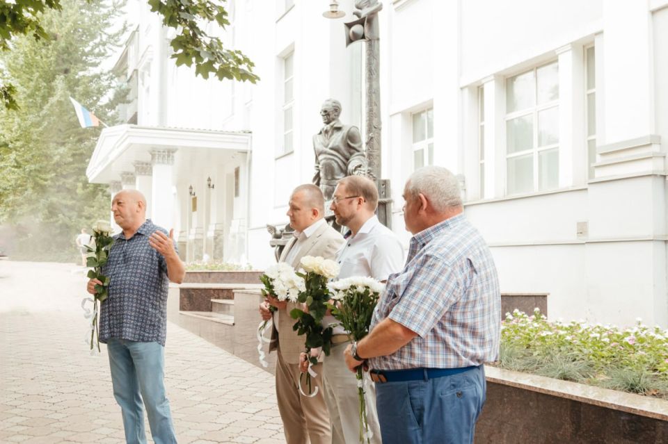 В Луганской государственной академии культуры и искусств открылась стендовая выставка, посвященная 110-летию Михаила Матусовского В Луганской государственной академии культуры и искусств открылась стендовая выставка, посвященная 110-летию Михаила Матусовского
