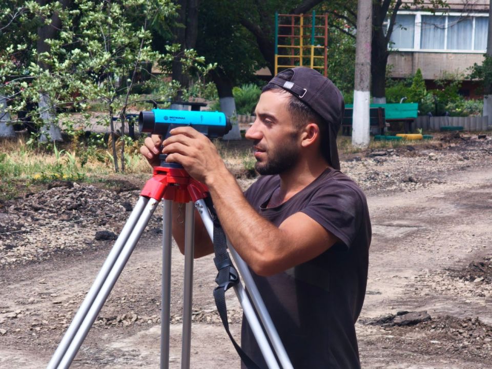 Сергей Козенко: В Краснодоне продолжается работа по ремонту дорожного покрытия в квартале Советский Сергей Козенко: В Краснодоне продолжается работа по ремонту дорожного покрытия в квартале Советский