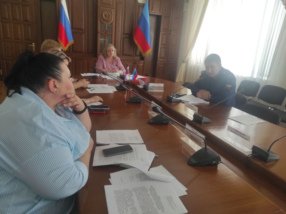 Светлана Малахова: Проведено очередное заседание Республиканской комиссии по делам несовершеннолетних и защите их прав в ЛНР Светлана Малахова: Проведено очередное заседание Республиканской комиссии по делам несовершеннолетних и защите их прав в ЛНР