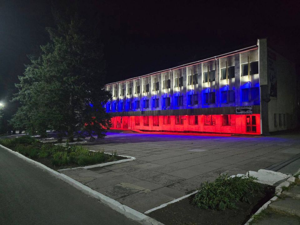 Андрей Рубанцов: Дворец культуры имени Горького города Ровеньки заиграл новыми красками! Андрей Рубанцов: Дворец культуры имени Горького города Ровеньки заиграл новыми красками!