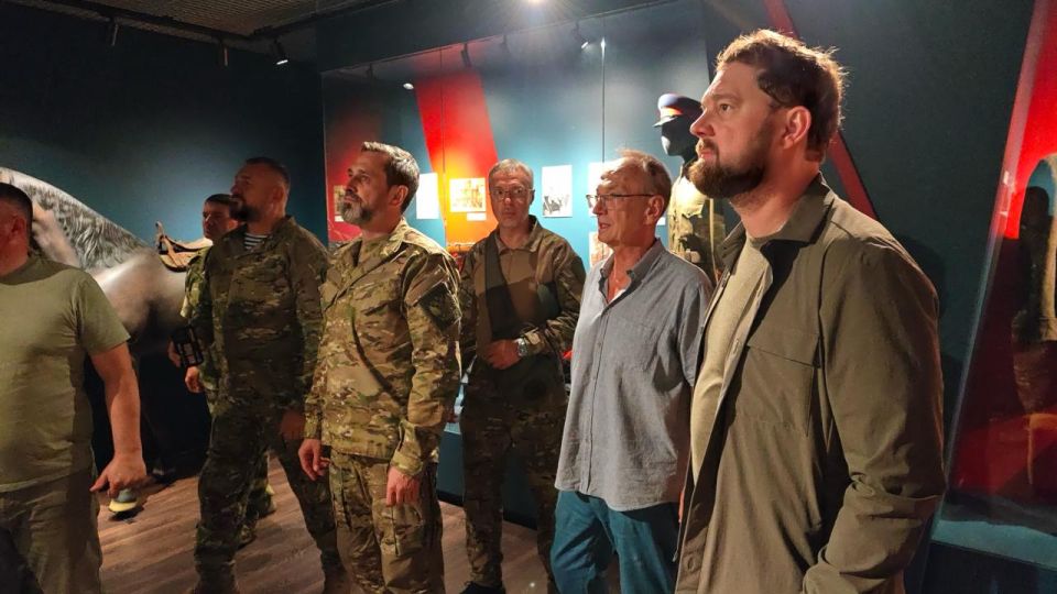 Делегация Всероссийского казачьего общества посетила Станично-Луганский музей донского казачества Делегация Всероссийского казачьего общества посетила Станично-Луганский музей донского казачества