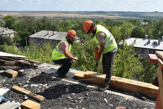 В Кировске продолжается ремонт кровель МКД в рамках сотрудничества с Иркутской областью В Кировске продолжается ремонт кровель МКД в рамках сотрудничества с Иркутской областью