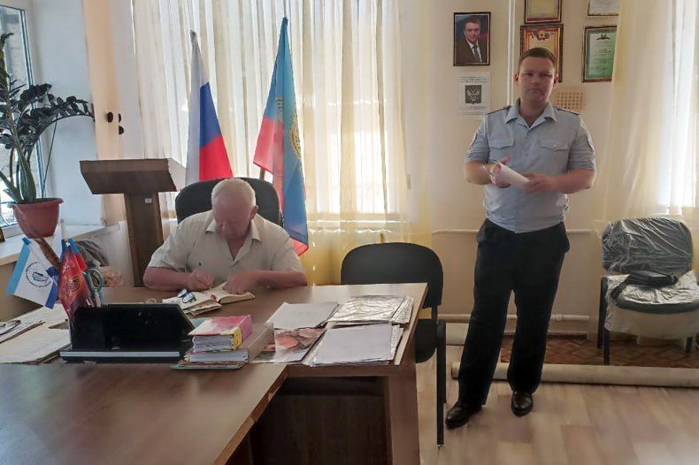 Жители села Александровка изучили основные схемы телефонных мошенников Жители села Александровка изучили основные схемы телефонных мошенников