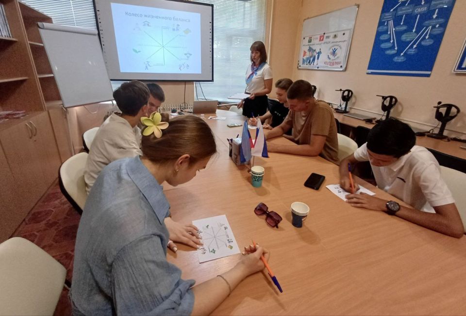 Сегодня в рамках заседания молодежного клуба «PROF_ориентир» при территориальном отделении Государственного казенного учреждения «Республиканский центр занятости Луганской Народной Республики» в Беловодском районе был... Сегодня в рамках заседания молодежного клуба «PROF_ориентир» при территориальном отделении Государственного казенного учреждения «Республиканский центр занятости Луганской Народной Республики» в Беловодском районе был...
