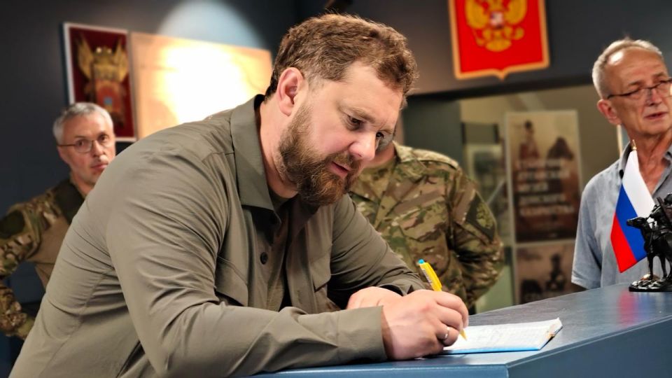 Делегация Всероссийского казачьего общества посетила Станично-Луганский музей донского казачества Делегация Всероссийского казачьего общества посетила Станично-Луганский музей донского казачества