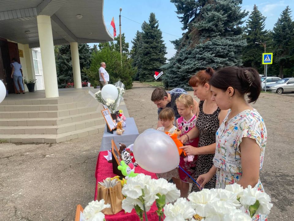 МБУ «Славяносербская центральная библиотека» присоединилась к скорбной акции, посвященной Дню памяти детей – жертв войны в Донбассе МБУ «Славяносербская центральная библиотека» присоединилась к скорбной акции, посвященной Дню памяти детей – жертв войны в Донбассе