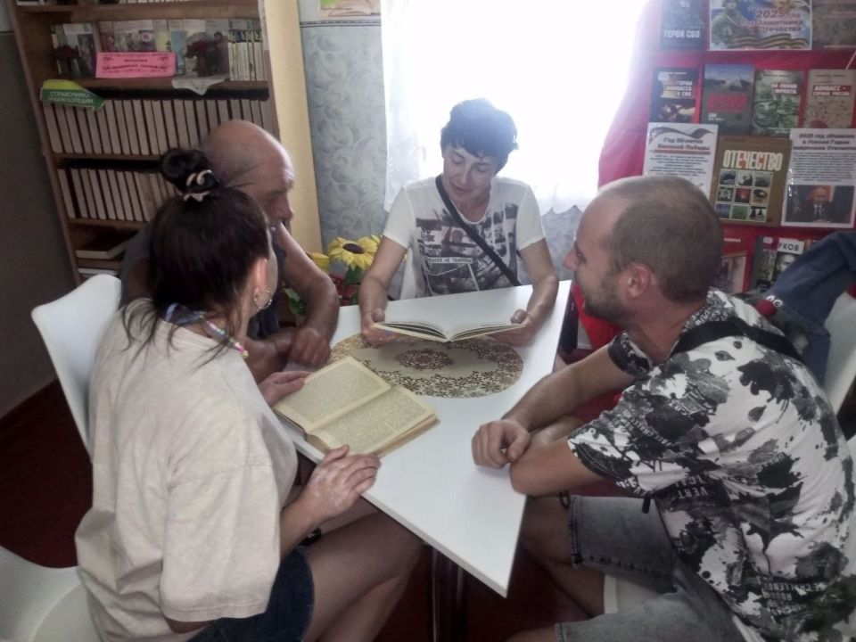 К 110-летию со дня рождения поэта - песенника Михаила Матусовского в библиотеке филиале № 1 муниципального бюджетного учреждения «Лутугинская центральная районная библиотека» (пгт К 110-летию со дня рождения поэта - песенника Михаила Матусовского в библиотеке филиале № 1 муниципального бюджетного учреждения «Лутугинская центральная районная библиотека» (пгт