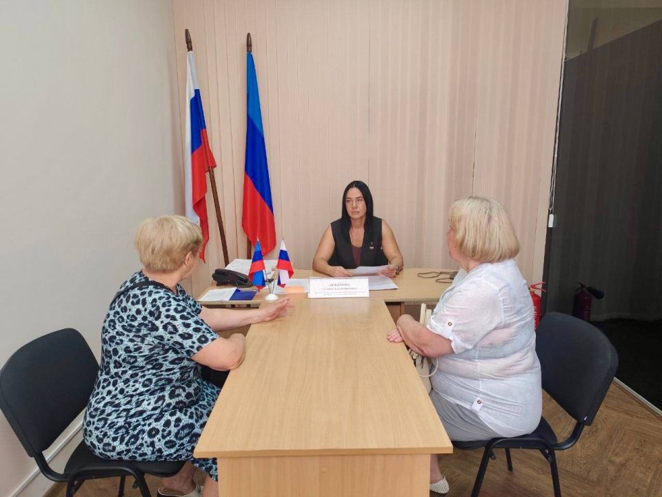 Сегодня, в рамках депутатской деятельности провела личный прием жителей муниципального образования города Красный Луч Сегодня, в рамках депутатской деятельности провела личный прием жителей муниципального образования города Красный Луч