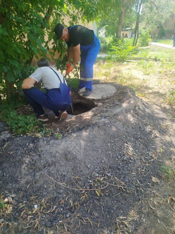 Ульяновские коммунальщики продолжают приводить в порядок канализационные сети в Лутугинском муниципальном округе Ульяновские коммунальщики продолжают приводить в порядок канализационные сети в Лутугинском муниципальном округе