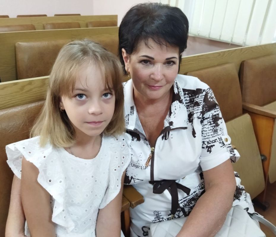 Сегодня, в рамках ежегодной Всероссийской акции «Собери ребенка в школу», состоялось торжественное вручение канцелярских наборов троим детям, оставшимся без попечения родителей Сегодня, в рамках ежегодной Всероссийской акции «Собери ребенка в школу», состоялось торжественное вручение канцелярских наборов троим детям, оставшимся без попечения родителей
