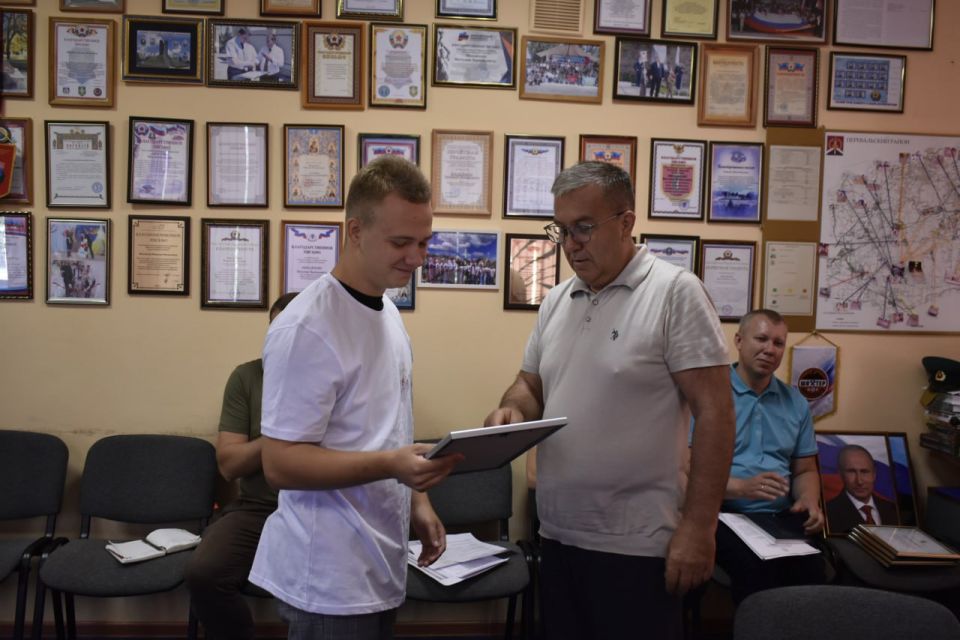 В городе Перевальске проживает яркий представитель молодого поколения, учащийся Перевальской гимназии № 1, Иван Курган - председатель Молодёжного Совета Перевальского муниципального округа и Совета Первых местного отделения... В городе Перевальске проживает яркий представитель молодого поколения, учащийся Перевальской гимназии № 1, Иван Курган - председатель Молодёжного Совета Перевальского муниципального округа и Совета Первых местного отделения...