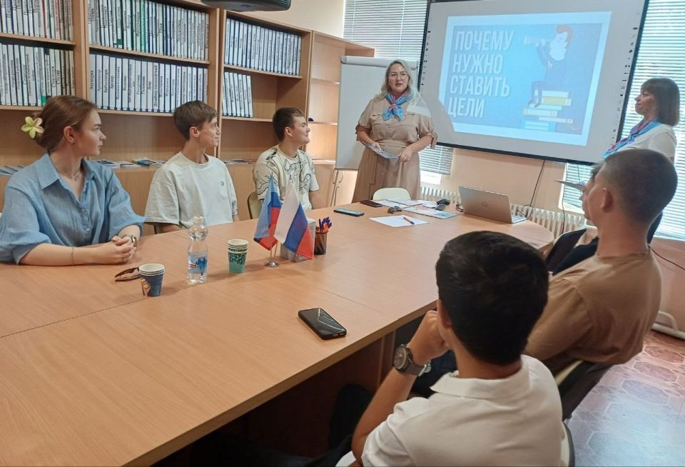 Сегодня в рамках заседания молодежного клуба «PROF_ориентир» при территориальном отделении Государственного казенного учреждения «Республиканский центр занятости Луганской Народной Республики» в Беловодском районе был... Сегодня в рамках заседания молодежного клуба «PROF_ориентир» при территориальном отделении Государственного казенного учреждения «Республиканский центр занятости Луганской Народной Республики» в Беловодском районе был...