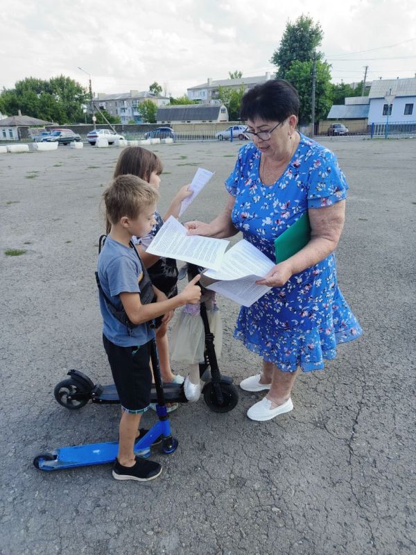 Родительский патруль ровеньковских школ не сбавляет обороты в своей важной работе по профилактике дорожно-транспортных происшествий Родительский патруль ровеньковских школ не сбавляет обороты в своей важной работе по профилактике дорожно-транспортных происшествий