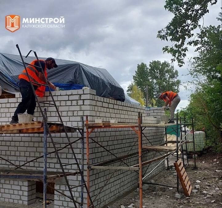 Андрей Губарев: Калужские строители продолжают выполнять ремонтно-восстановительные работы в городе Золотое Андрей Губарев: Калужские строители продолжают выполнять ремонтно-восстановительные работы в городе Золотое