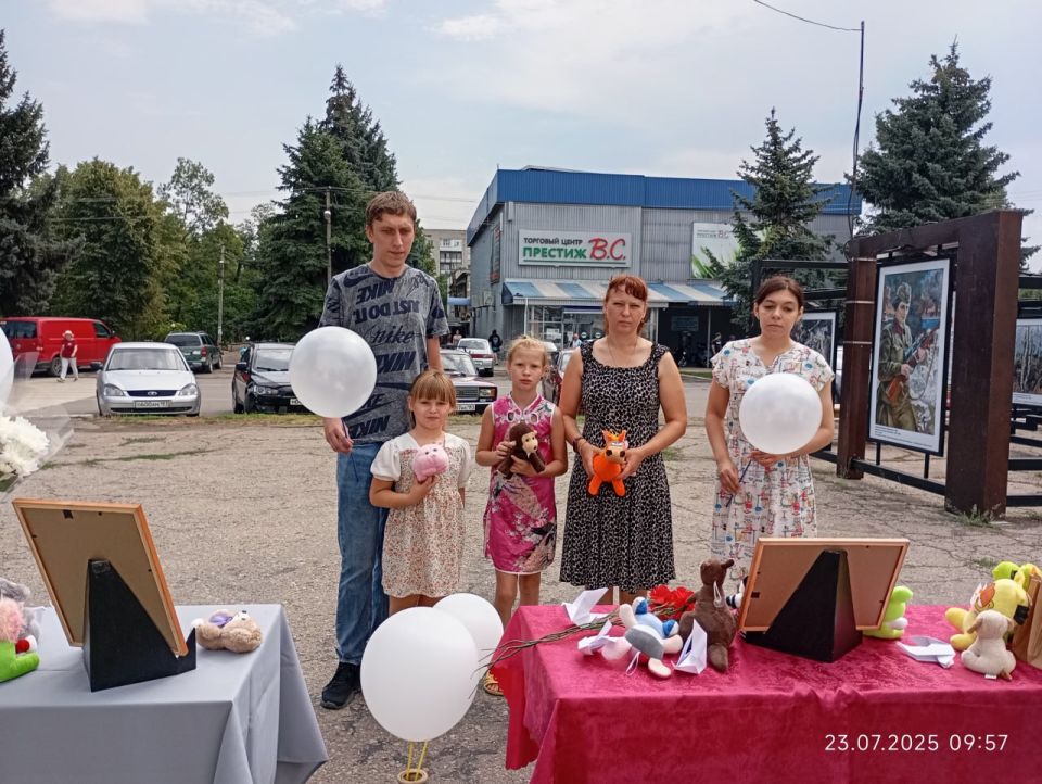 МБУ «Славяносербская центральная библиотека» присоединилась к скорбной акции, посвященной Дню памяти детей – жертв войны в Донбассе МБУ «Славяносербская центральная библиотека» присоединилась к скорбной акции, посвященной Дню памяти детей – жертв войны в Донбассе