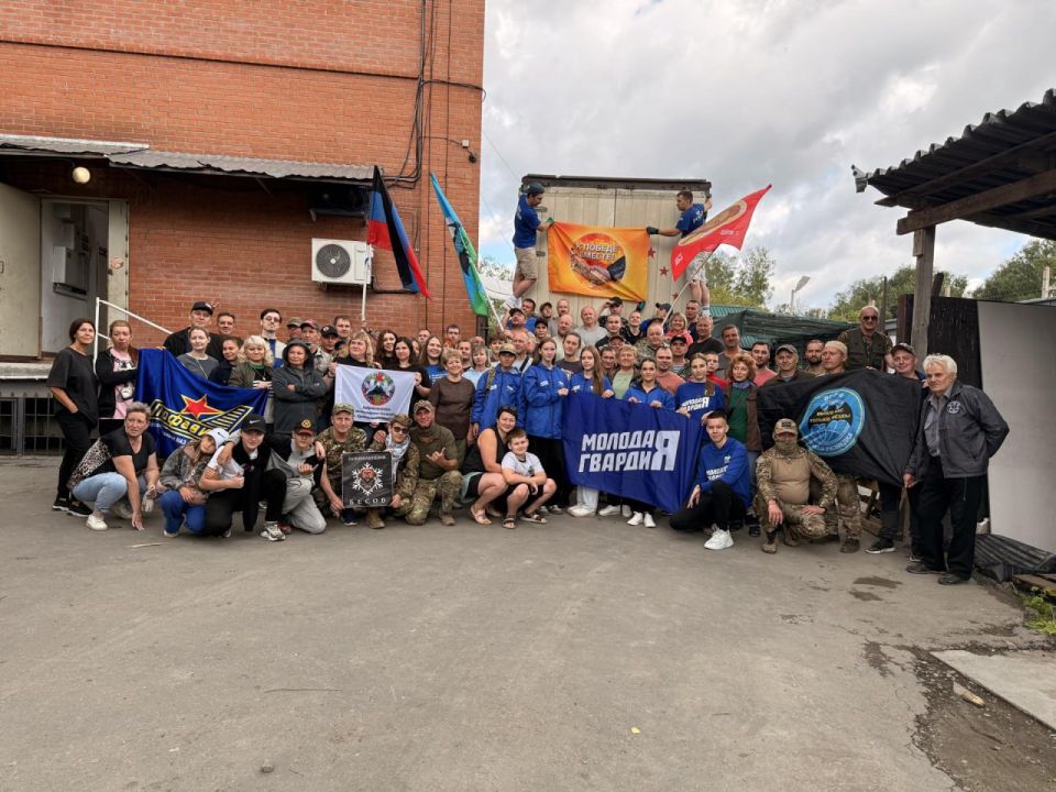 «Молодая Гвардия» Новосибирской области поучаствовала в отправке гумпомощи в ЛНР «Молодая Гвардия» Новосибирской области поучаствовала в отправке гумпомощи в ЛНР