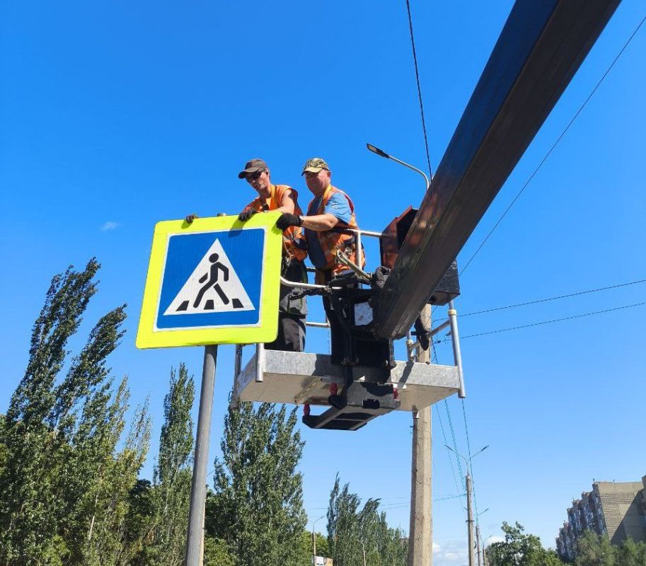 Коммунальные службы проводят работы на территории города Коммунальные службы проводят работы на территории города